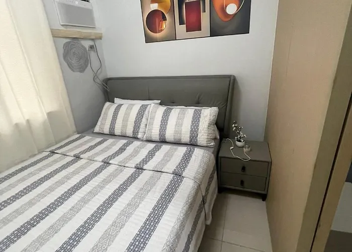 Hostel Field Residences Pool View With Balcony Near Airport Behind Sm Sucat Manila