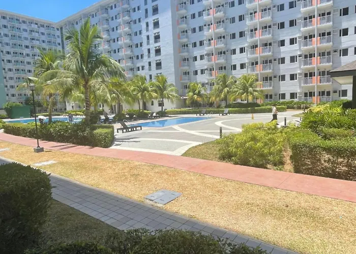 Hostel Field Residences Pool View With Balcony Near Airport Behind Sm Sucat *