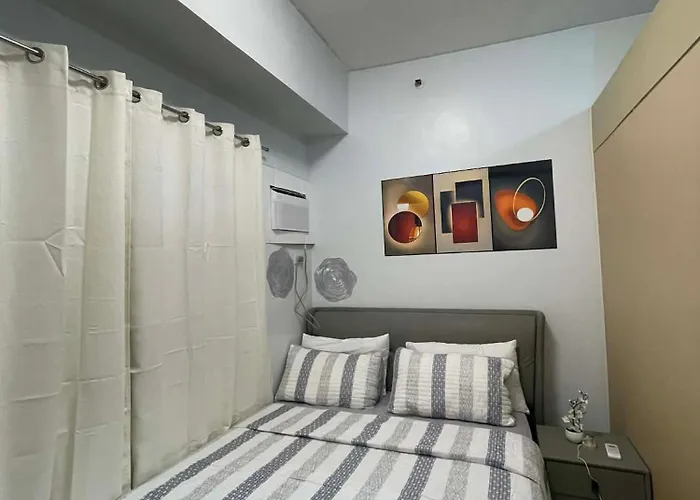 Field Residences Pool View With Balcony Near Airport Behind Sm Sucat Hostel *