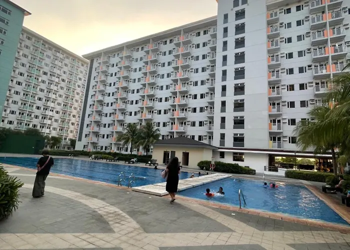 Field Residences Pool View With Balcony Near Airport Behind Sm Sucat *