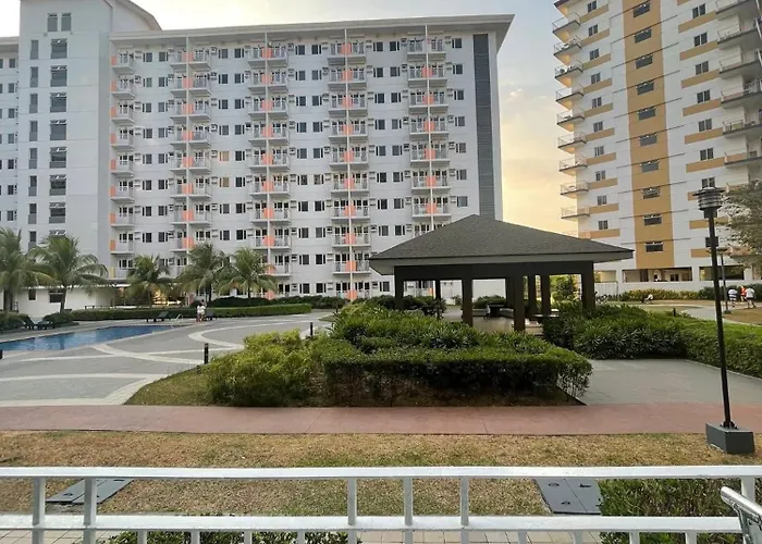 Hostel Field Residences Pool View With Balcony Near Airport Behind Sm Sucat