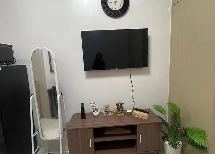 Hostel Field Residences Pool View With Balcony Near Airport Behind Sm Sucat Manila