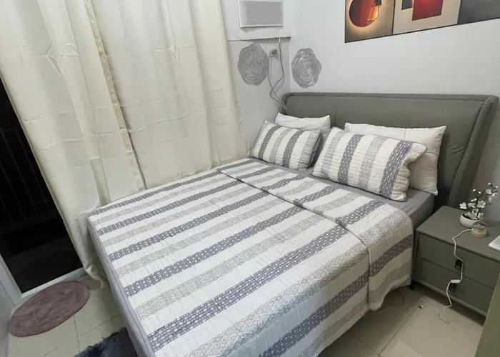 Hostel Field Residences Pool View With Balcony Near Airport Behind Sm Sucat