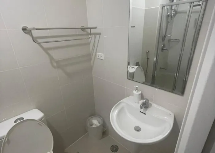 Field Residences Pool View With Balcony Near Airport Behind Sm Sucat Hostel