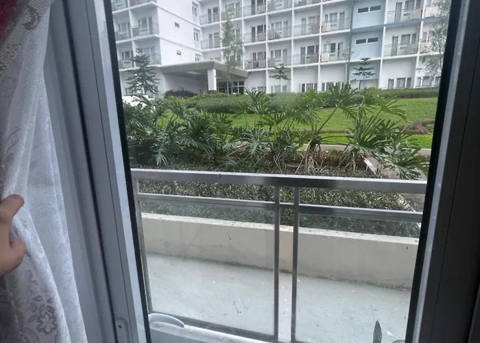 Hostel Field Residences Pool View With Balcony Near Airport Behind Sm Sucat *