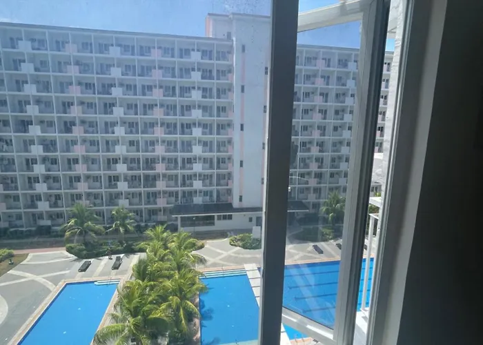 Field Residences Pool View With Balcony Near Airport Behind Sm Sucat Hostel Manila